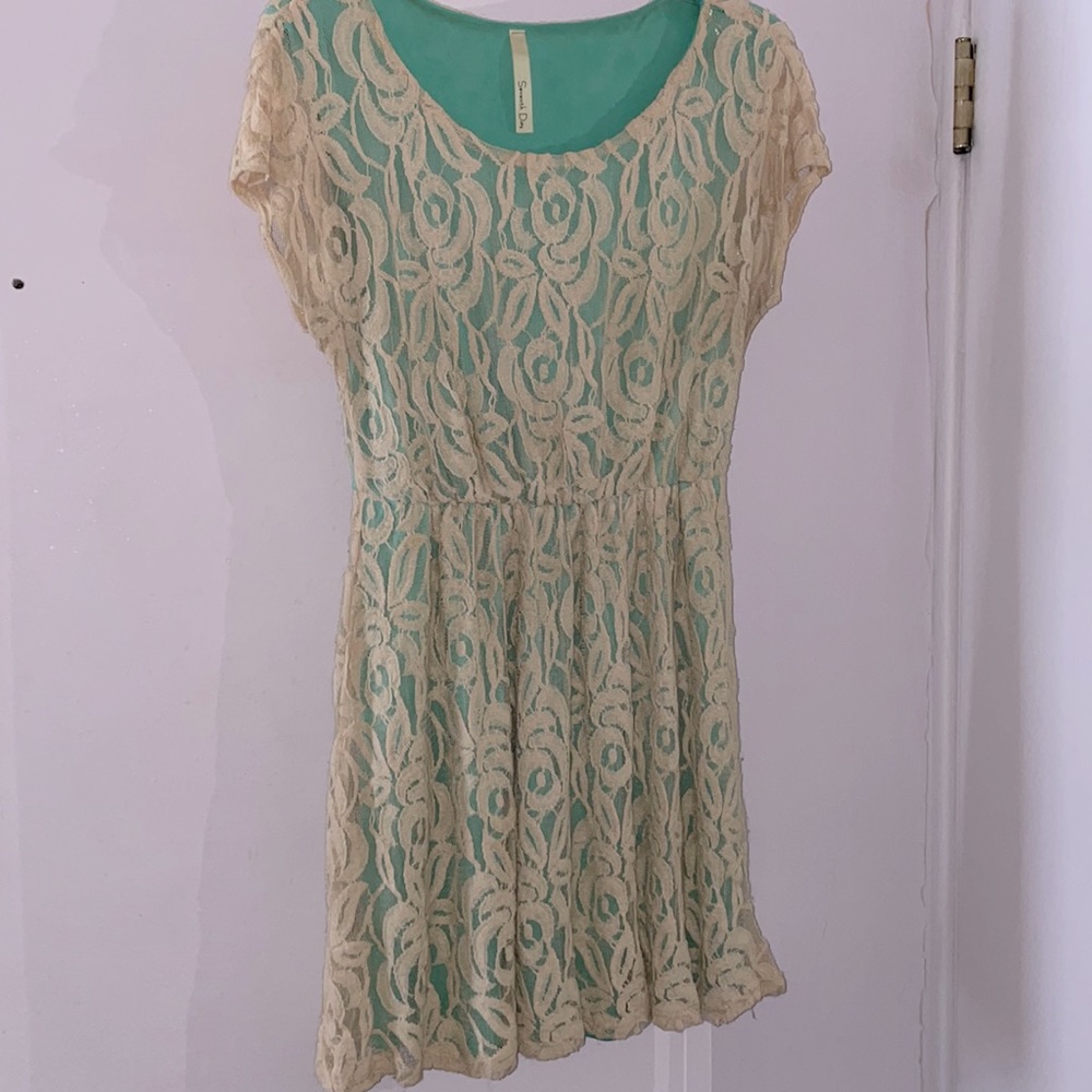 Lace summer dress with lining